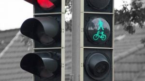 Тест по ПДД: Сигналы светофора и регулировщика